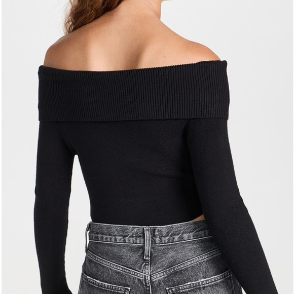 Line and dot off the shoulder cropped sweater - Picture 2 of 6